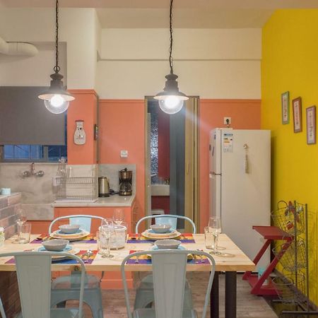 "Casa De Colores", Next To The Metro Афины Экстерьер фото