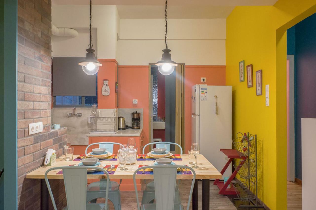 "Casa De Colores", Next To The Metro Афины Экстерьер фото
