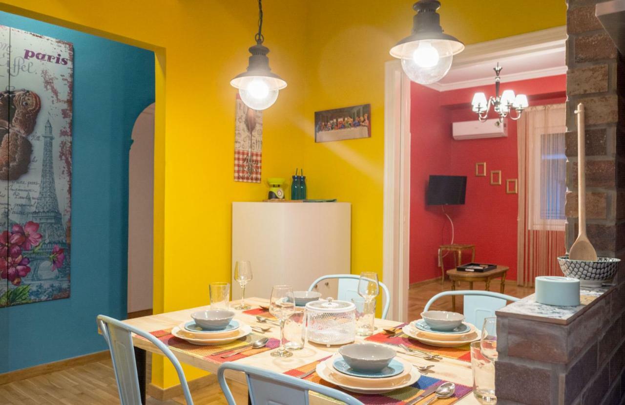 "Casa De Colores", Next To The Metro Афины Экстерьер фото